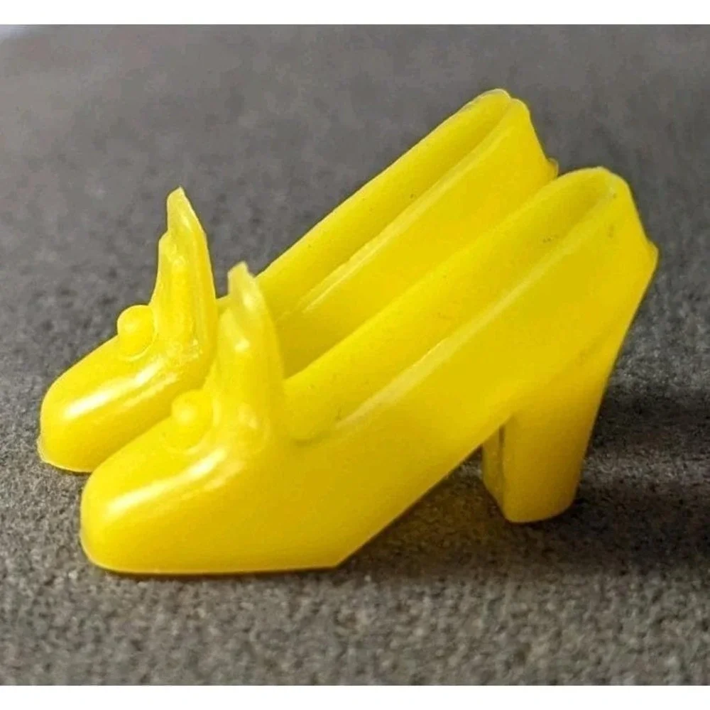 Vintage Barbie Doll Pilgrim Shoes Yellow Japan Francie‎ Pretty Mattel
